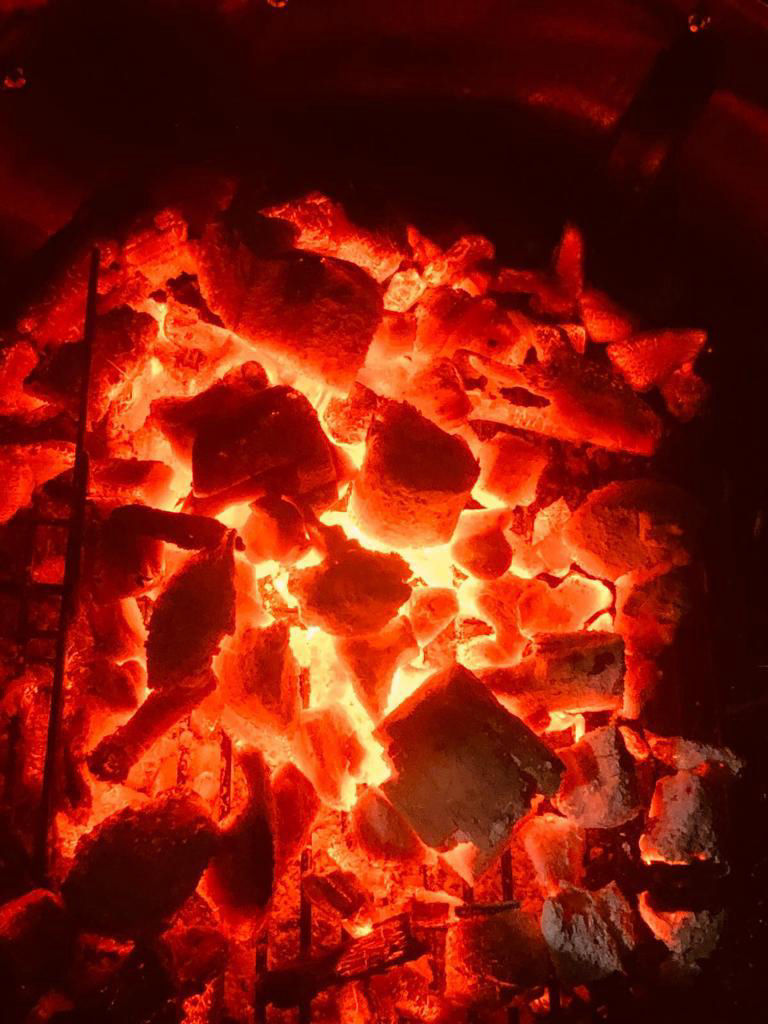 αναμμένα κάρβουνα