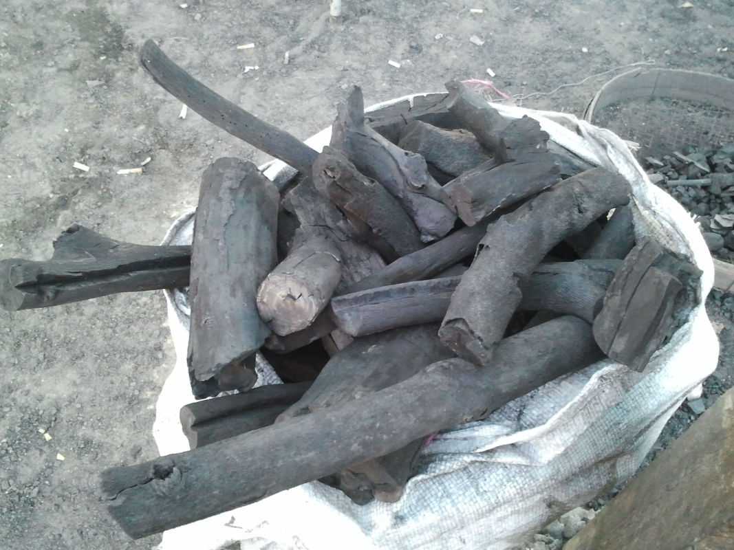 ξυλοκάρβουνα από λεμονιά